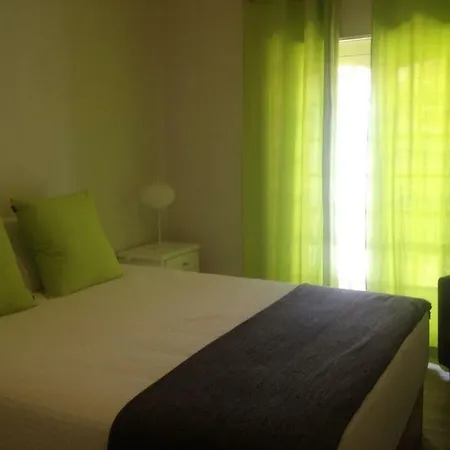 Homestay Casa Do Rochedo *