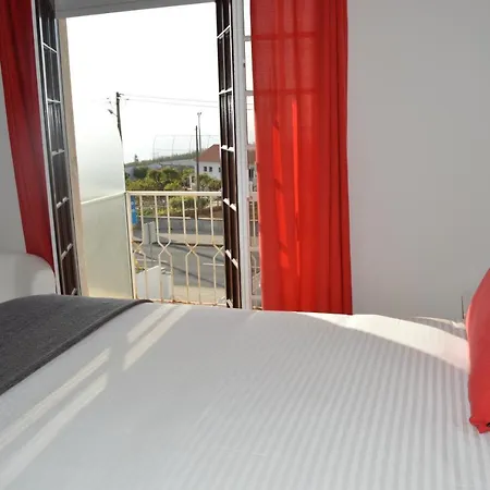 Homestay Casa Do Rochedo *